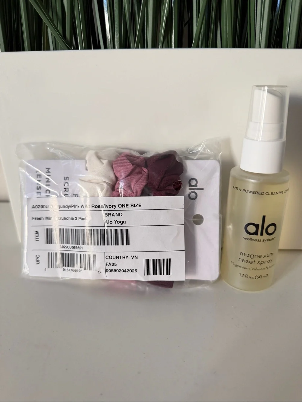 Alo Yoga Scrunchie 3-Pack + Magnesium Reset Spray Bundle New